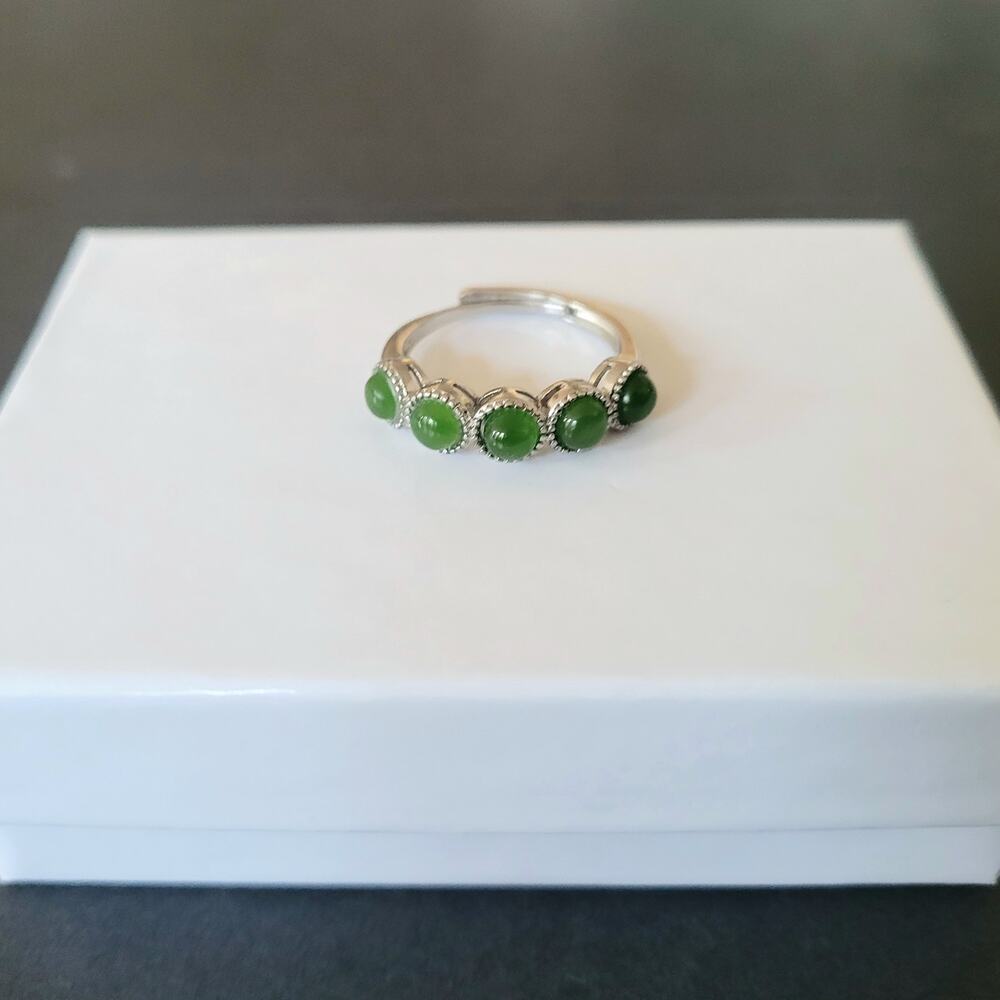 5 Green Cabochons Silver Tone Ring Adjustable Band Size 7.5 Jade Rhinestone